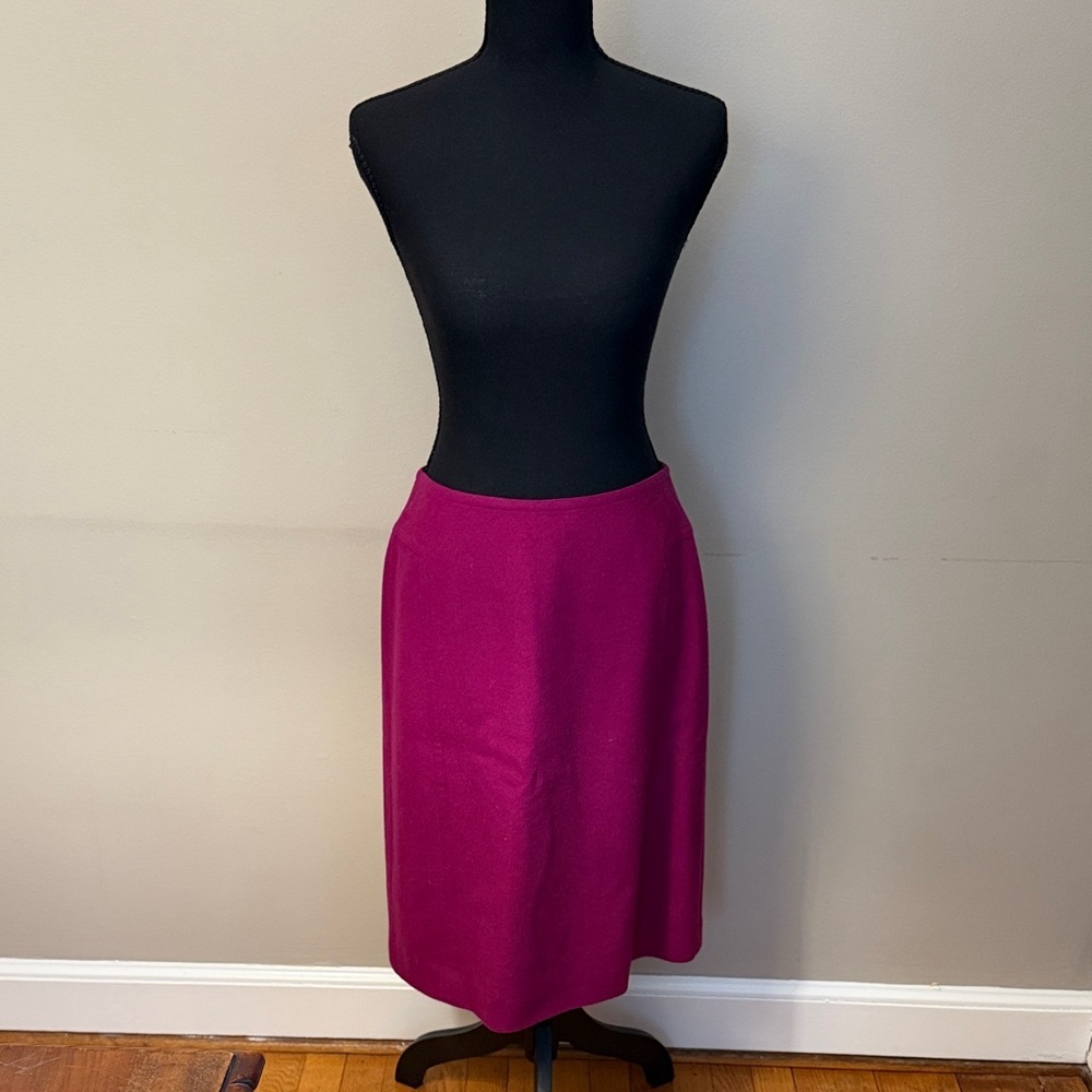 Ann Taylor Wool Cashmere Blend Pencil Skirt Pink Size 6. Excellent condition.